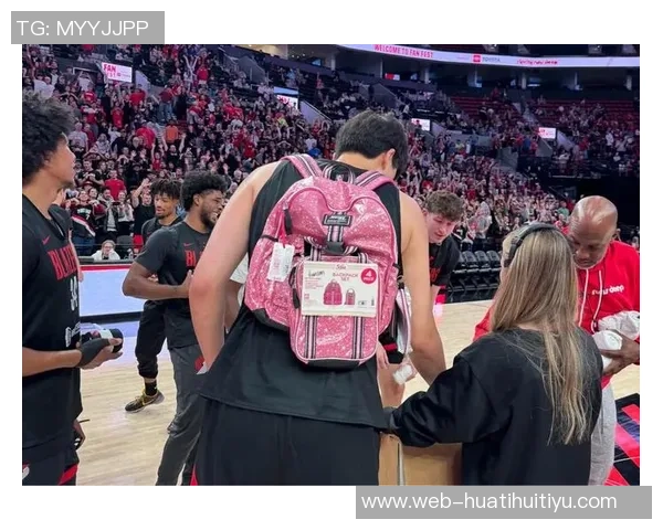 媒体人评论杨瀚森背粉色书包学舞蹈展现纯粹享受而非融入的真实状态