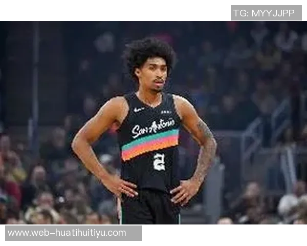 文班半场示意哈珀空接成功引发全场惊叹瞬间