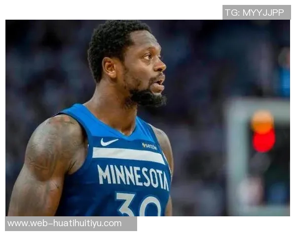 兰德尔全场狂砍32分10篮板6助攻带领球队大胜对手展现统治力