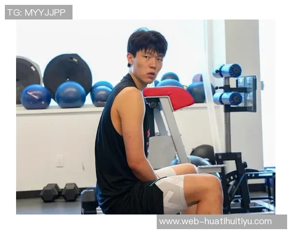 媒体人指出杨瀚森需提升三分投射训练以弥补移动能力短板